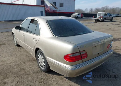 2000 Mercedes-Benz E 320 z USA, uszkodzony, nr VIN WDBJF65J7YB033597